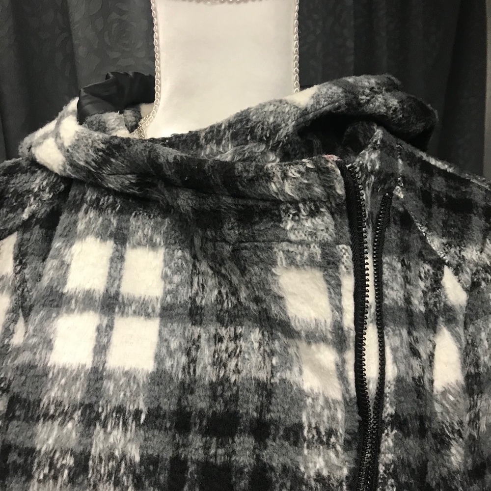 Magnificent black and white plaid coat - Picture 8 of 8